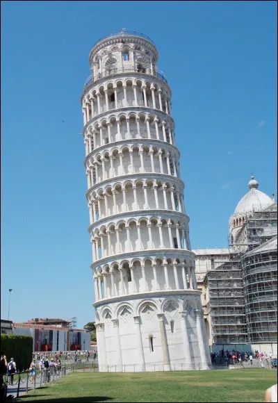 Quelle est cette tour, hmmm, disons... Penchée?