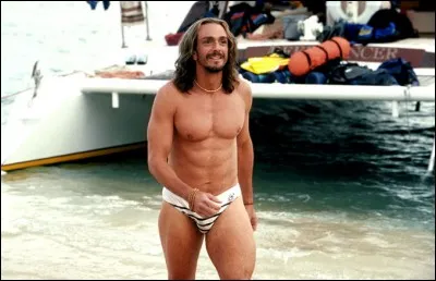 Dans ce film, Polly et moi, Hank Azaria interprète un français, Claude, bronzé et très en forme. Quel est son métier ?