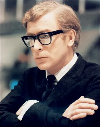 L'acteur Michael Caine, à ses débuts, s'est fait connaître par ce personnage de film. Quel est le métier de ce personnage ?