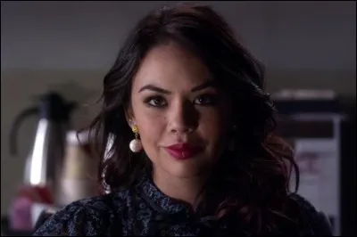 Pourquoi Mona est-elle devenue « A » ?