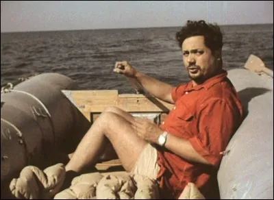 En quelle année Alain Bompard est-il parti en mer sur un Zodiac. Il en a écrit un livre "Naufragé volontaire".