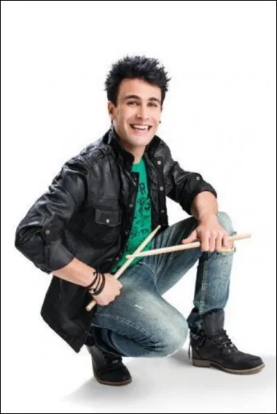 Avec qui sort Pedro ?