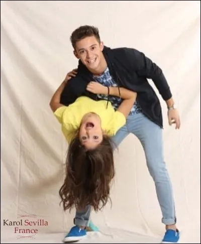 Quel est le titre de la chanson que chante Matteo lors de la compétition de patins pour avouer ses sentiments à Luna ?