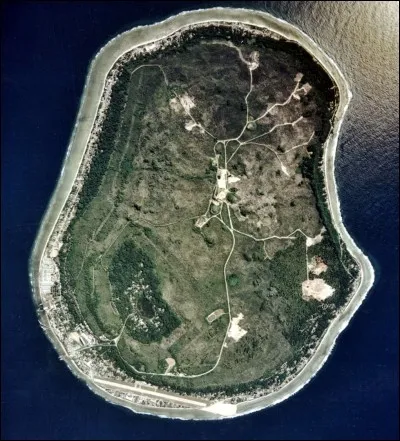 Sur l'&icirc;le de Nauru, quelle est la densit&eacute; de population (en habitants/km&sup2;) ?