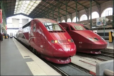 Comment ce train à grande vitesse s'appelle-t-il ?