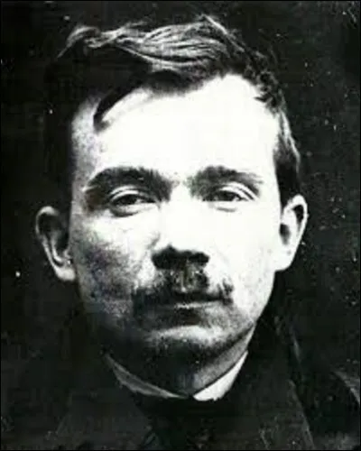 Faits-divers - 
En 1911 et 1912, ''la bande à Bonnot'' défie la police en multipliant braquages et meurtres. Arrêté un par un, Bonnot est enfin localisé le 27 avril 1912 dans un garage. Retranché au premier étage, un siège de plusieurs heures commence avant qu'il finisse par se faire tuer sous l'il de badauds venus voir le ''spectacle''. Dans quelle ville du Val-de-Marne trouva-t-il la mort ?