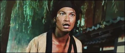 Sagara Sanosuke se bat avec un :