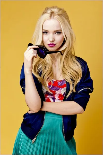 Avec qui sort Dove Cameron en vérité ?