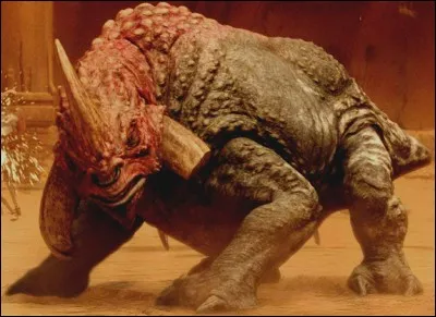 Dans l'épisode II, quel est le nom de la créature tuée par Jango Fett dans l'arène de Géonosis ?