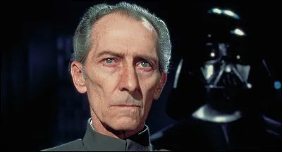 Dans l'épisode IV, quel est le grade de Wilhuff Tarkin dans la V.O. ?