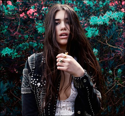 Quelle est sa 1re chanson solo ?