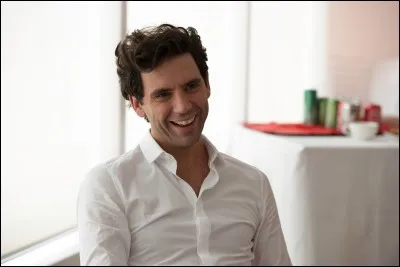 En quelle année s'est-il fait renvoyer de son école ?