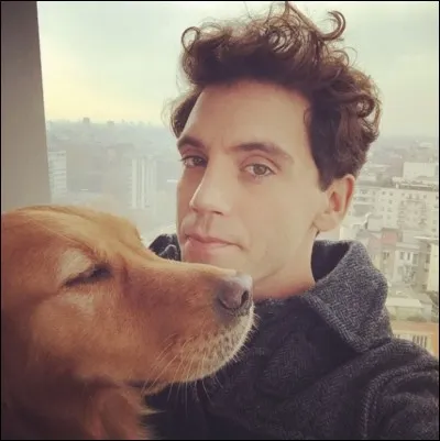 Quel est le style de tenue préférée de Mika?