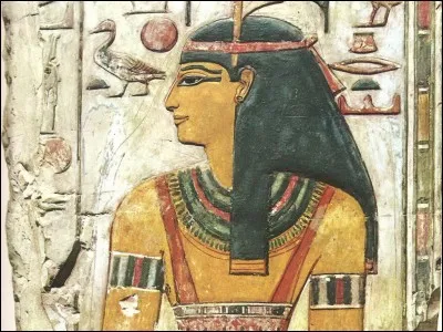 En l'année de la précédente question, un chef hittite, Mursil, envoie son chambellan espionner la reine d'Égypte.
Qui était-elle ?