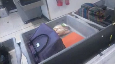 Que des objets quelconques sur cette photo ! Et pourtant, quelque chose d'étrange se passe. Quoi donc ?