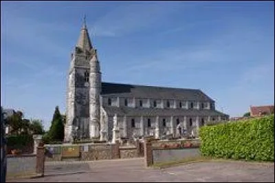 Voici l'église Sainte-Austreberthe de Veauville-lès-Baons. Commune normande, dans l'arrondissement de Rouen, elle se situe dans le département ...