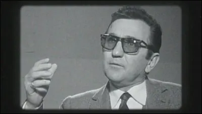 Roger Couderc, né le 12 juillet 1918 et mort le 25 février 1984, était un journaliste sportif à la radio et à la télévision : il était célèbre par son "allez les petits !". A qui l'adressait-il ?