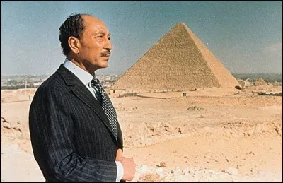 Né le 25 décembre 1918 et assassiné le 6 octobre 1981, Anouar el Sadate a dirigé l'Egypte après la mort de Nasser. Dans quel ville a-t-il effectué une visite historique en novembre 1977 ?