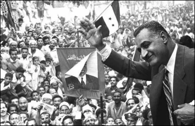 Gamal Abdel Nasser, né le 15 janvier 1918, a dirigé l'Egypte de 1954 à sa mort en septembre 1970. Comment se nomme le mouvement qu'il a fondé en 1950 et qui prend le pouvoir en renversant le roi Farouk en 1952 ?