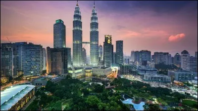 Kuala Lumpur se situe :