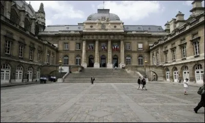 En quelle année les fondements de la justice ont-ils été posés ?