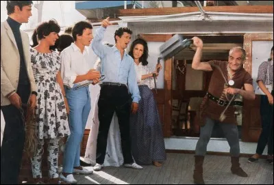 Je suis un militaire mais j'aime illustrer mes théories, et pour cela dans cette scène, je suis déguisé en... ?