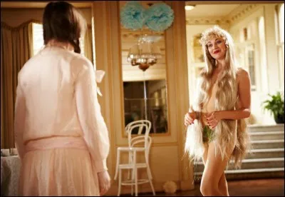 Je suis la future femme du cousin de Miss Fisher, et pour cette soirée costumée, je suis déguisée en... ?