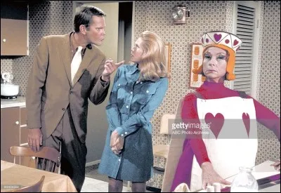 Je suis la famille Stevens, et je demande la belle-mère, qui est déguisée en... ?