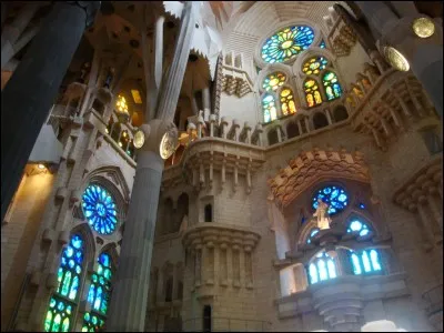 Bon, vous devinerez que c'est une église. Mais laquelle ?