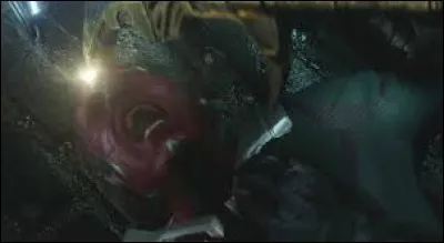 Qui découvre que le sceptre de Loki contient la pierre de l'esprit ?