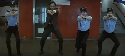 Je vous donne un indice : il y a des policiers !