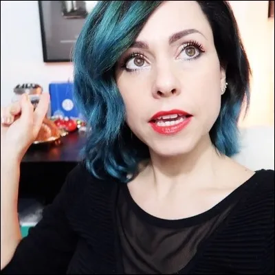 Elle fait des vidéos...