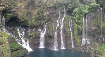 Quelle cascade ne se trouve pas à La Réunion ?