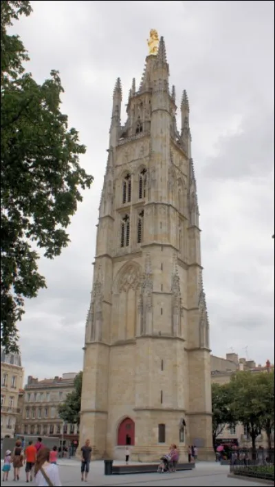 Dans quelle ville se trouve le campanile Pey-Berland ?