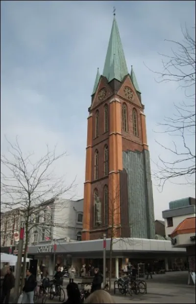 Dans quelle ville se trouve le campanile Saint Boniface ?