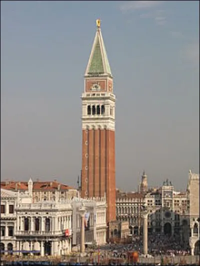 Dans quelle ville se trouve le campanile Saint Marc ?