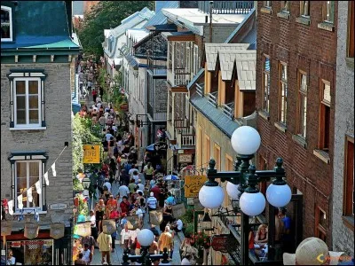 Comment se nomme le célèbre escalier par lequel on accède au quartier Petit-Champlain de Québec ?