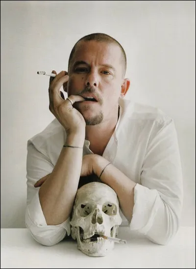 A quel âge est mort le styliste anglais Alexander McQueen ?