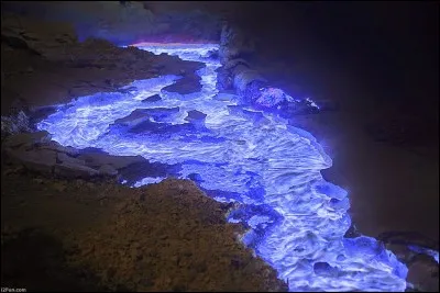 En parlant de volcan, voici de la lave bleue. Où peut-on voir cela ?