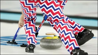Parlons d'un sport qui se pratique sur la glace : le curling. De combien de joueurs se compose une équipe de curling ?