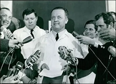 Que réalise le professeur Cabrol, à l'hôpital de la Pitié-Salpêtrière, le 27 avril 1968 ?