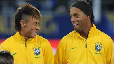 Avec quel joueur légendaire Neymar a-t-il joué quand il était jeune ?