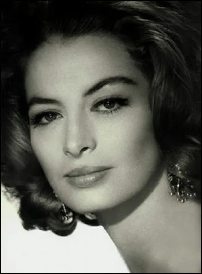 Cette ex-mannequin pour Dior et Givenchy est devenue actrice de cinéma, et a réussi à Hollywood. Quelle est la fleur ?