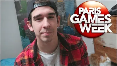 Qui est le youtubeur sur la photo ?