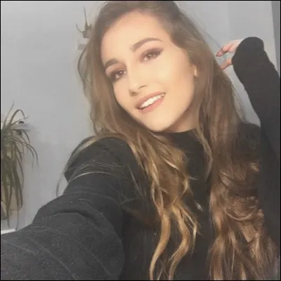 Quel est le pseudo du compte Instagram officiel de la youtubeuse Sweet Ness (Marine) ?