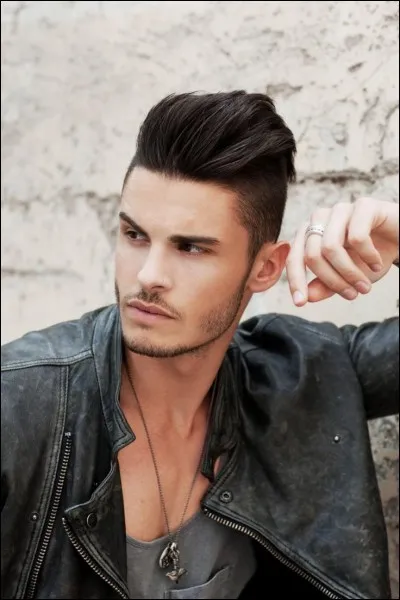 Quel est le pseudo du compte Instagram officiel de Baptiste Giabiconi ?