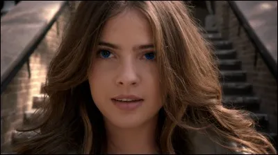 Quel nom de famille Malia a-t-elle décidé de garder ?