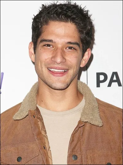 Quel acteur joue le rôle de Scott McCall ?