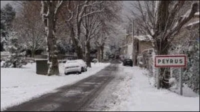 Voici une vue enneig&eacute;e de Peyrus. Village Dr&ocirc;mois, il se trouve dans l'ancienne r&eacute;gion ...