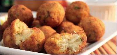 Comment s'appellent ces petits beignets préparés avec de la pomme de terre et de la morue ?